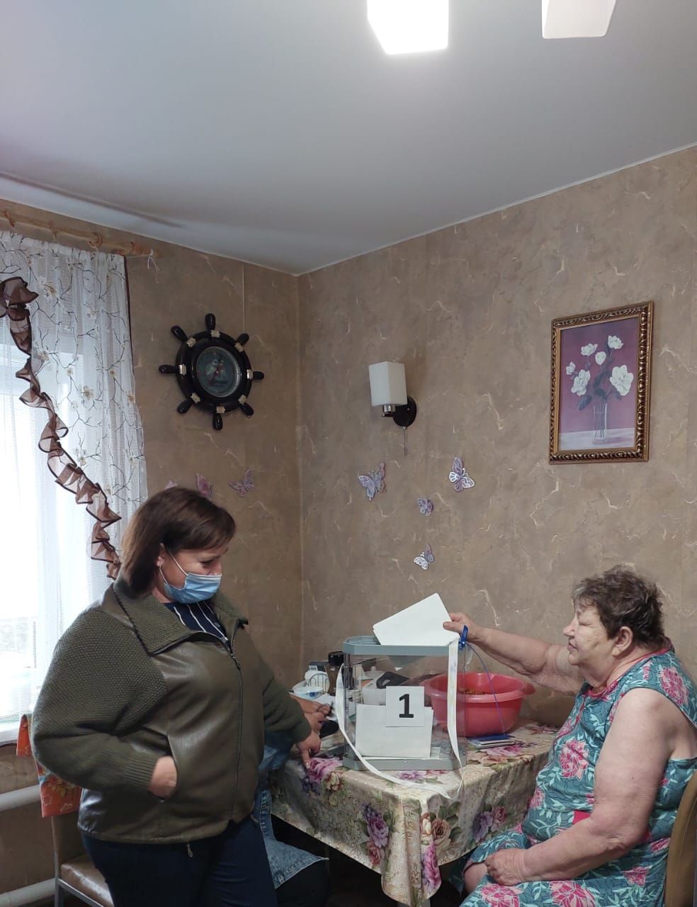 Екатериновцы старшего возраста имели возможность проголосовать на дому